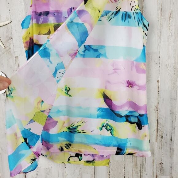 Worthington Floral Wrap Tank Top Size Medium - Picture 6 of 12